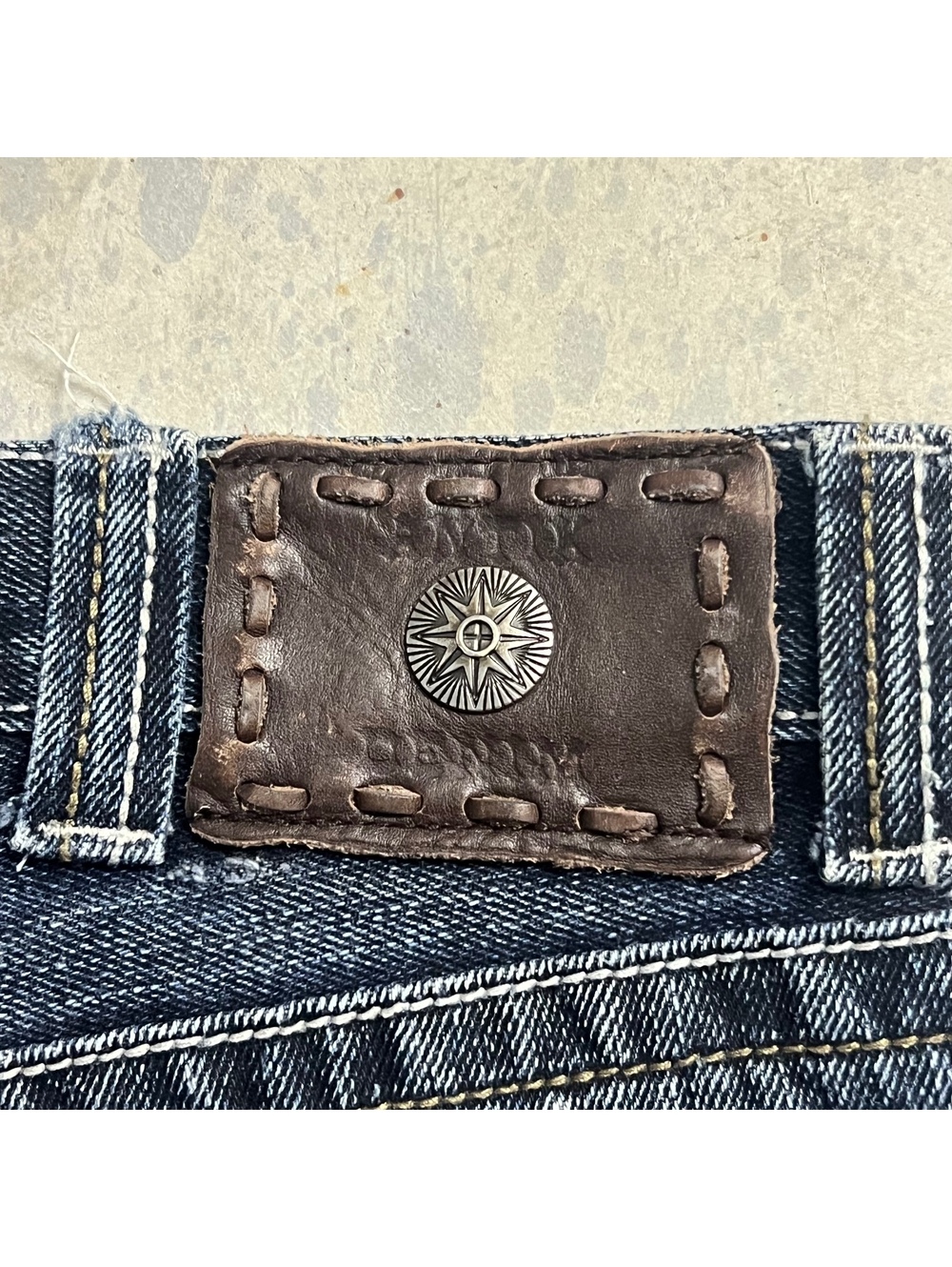 VTG Y2K Antik Denim Studded Jeans Sz. 36 (Fits 38X32) Faded Dark Wash Whisker - Picture 9 of 9